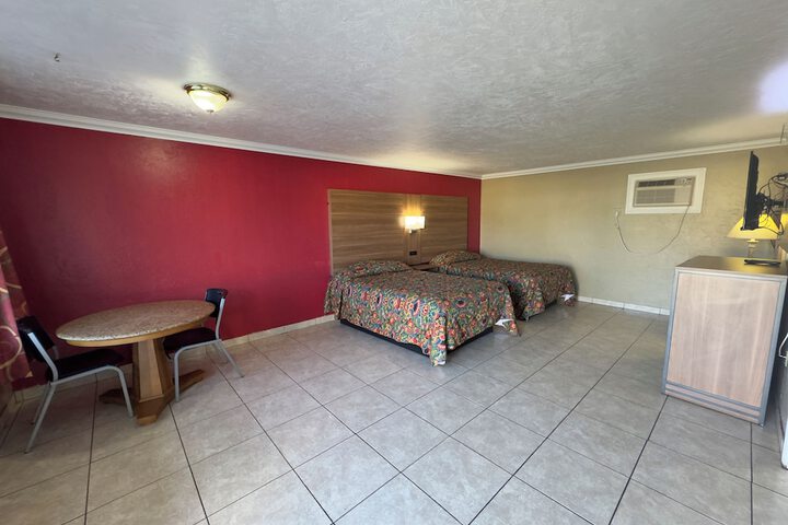 Room 9 of 18