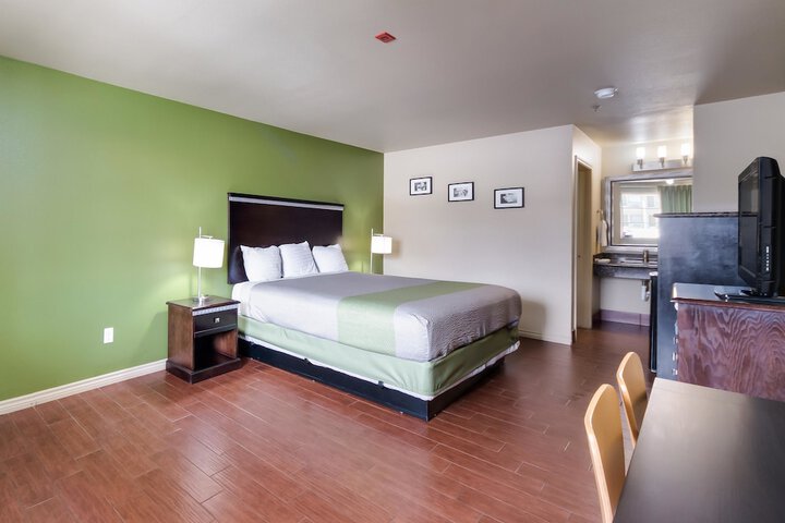 Room 9 of 37