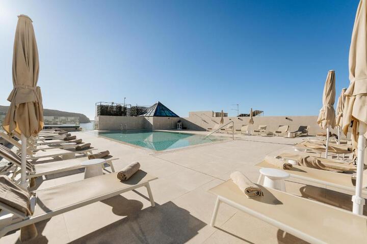 Pool Hotel
