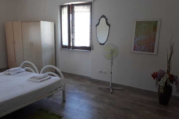 Room 10 of 13