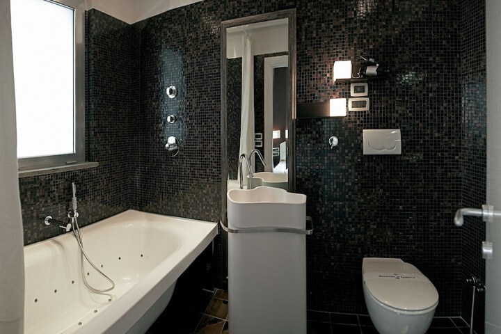 Room 13 of 28