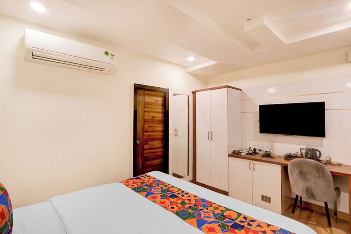 Room 11 of 32