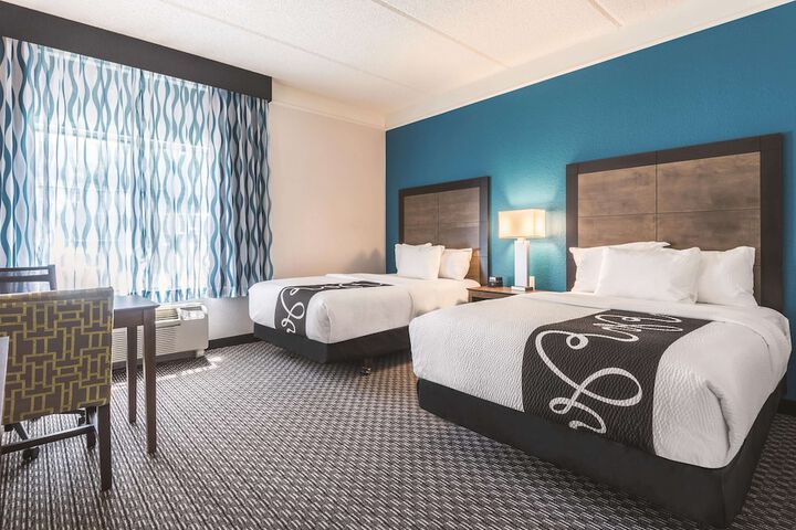 2 Double Beds (1 of 11)