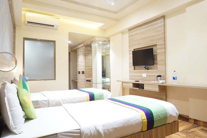 Room 25 of 41