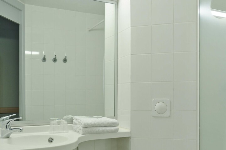 Room 15 of 40