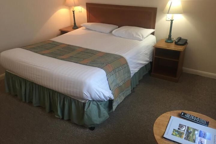 Room 10 of 16
