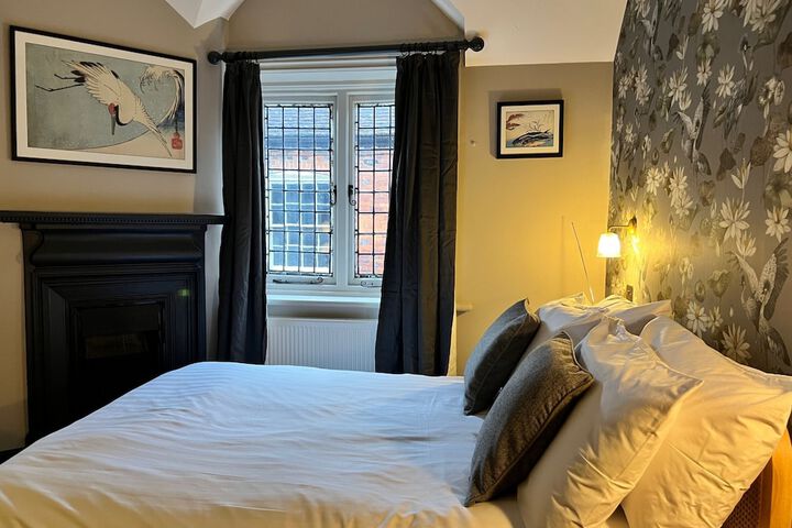 Room 6 of 11