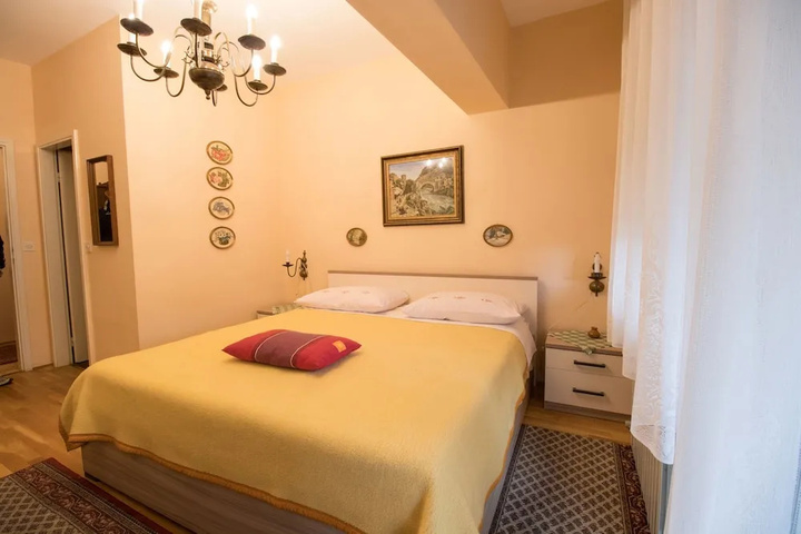 Room 4 of 13