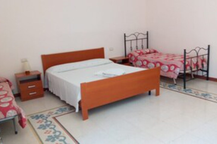 Room 12 of 22