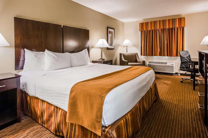 1 Queen Accessible Bathtub Grab Bar Work Desk Microwave, Refrigerator Full Breakfast (6 of 8)