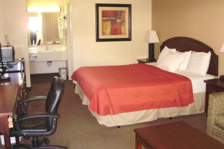 Deluxe King Bed (5 of 6)