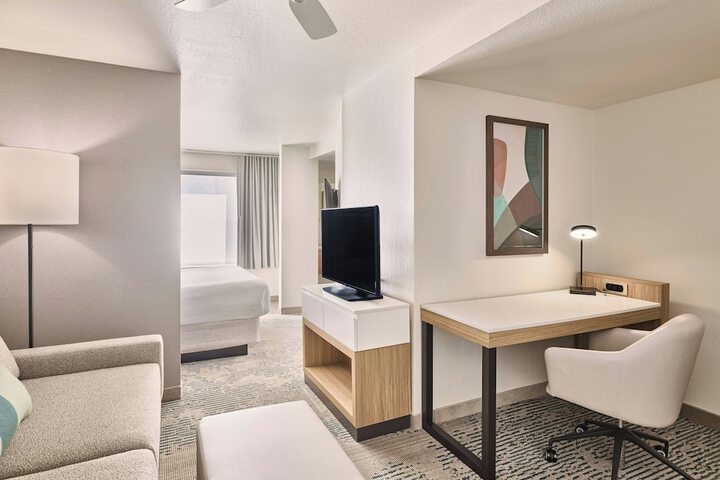 Room 11 of 24