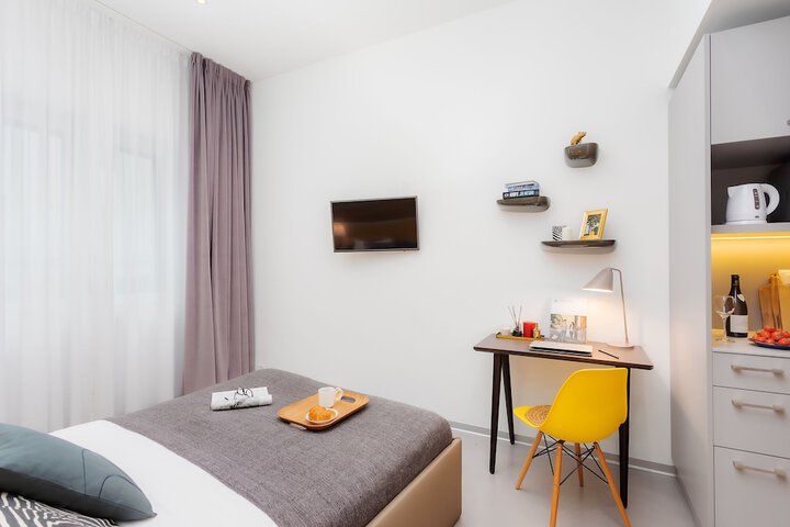 Room 2 of 61