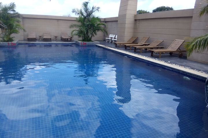 Hotel Pool