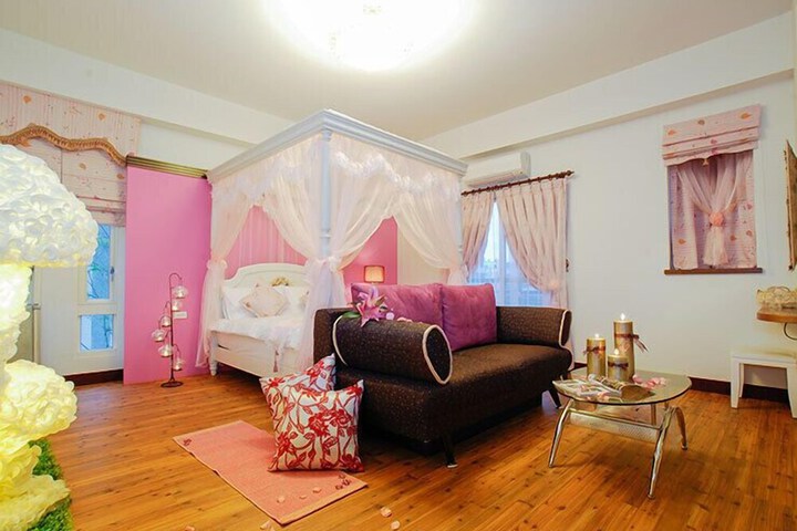 Room 4 of 27