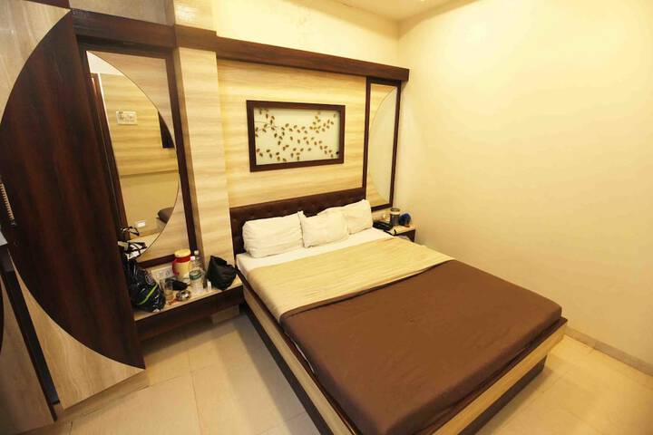 Room 7 of 32