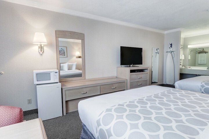Room 21 of 28