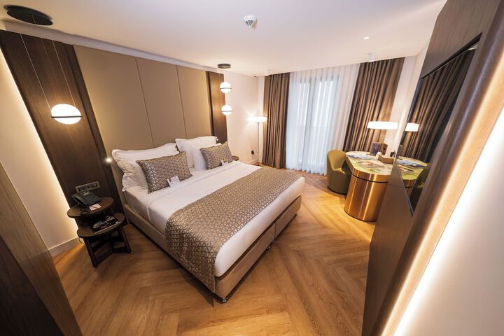 Room 53 of 200