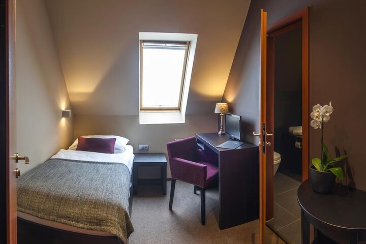 Room 6 of 55