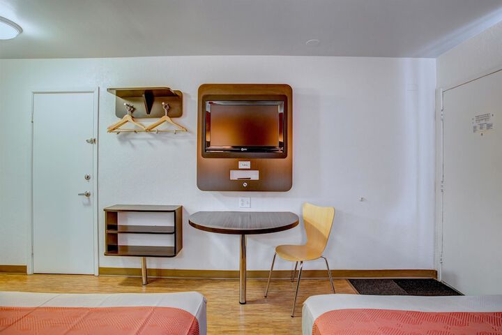 2 Double Beds (7 of 11)