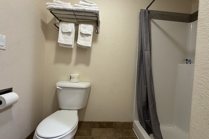 2 Double Beds (8 of 9)