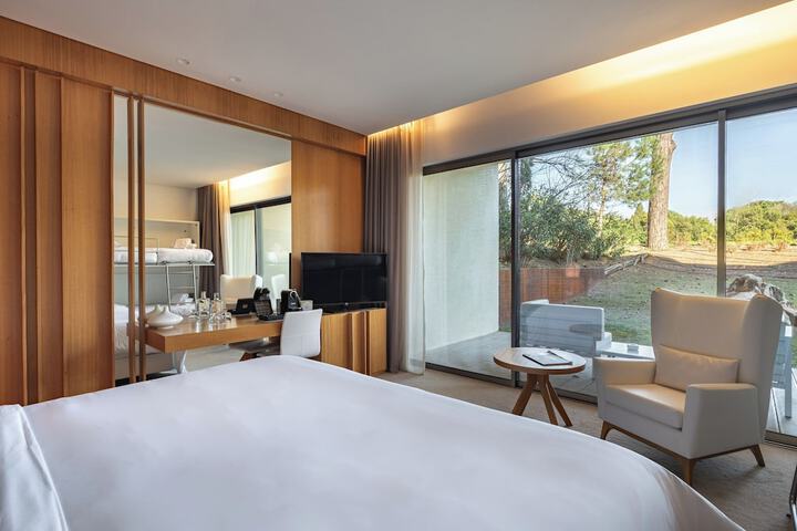 Room 32 of 220