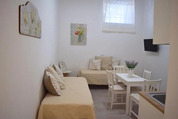 Room 4 of 4