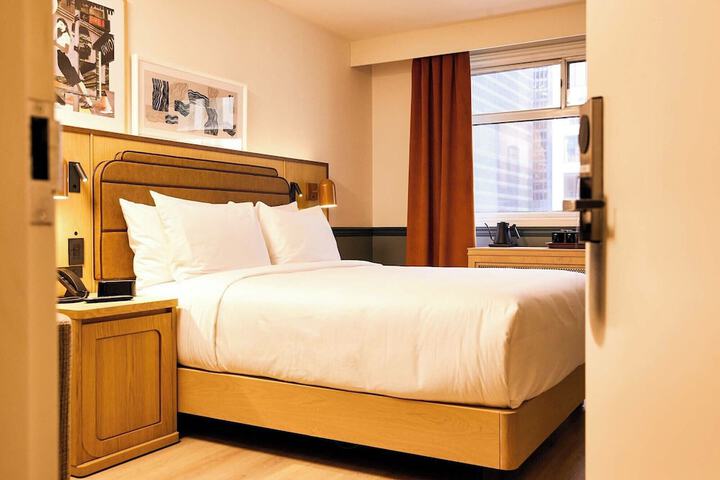 Room 46 of 132