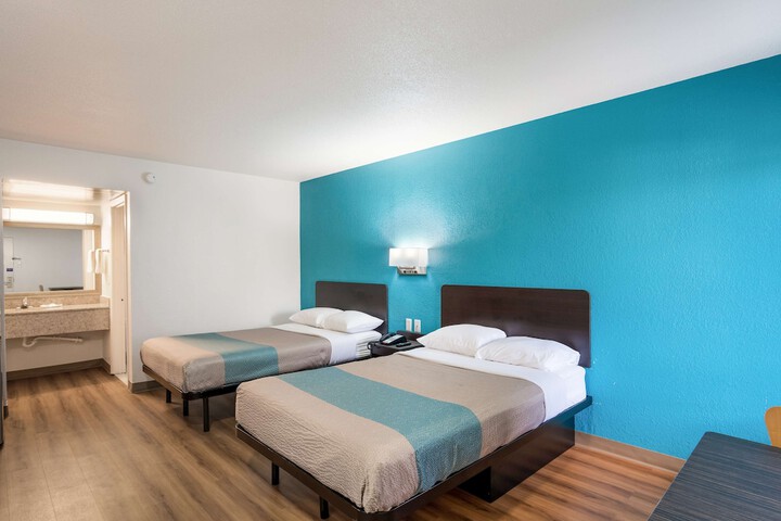 Deluxe Quadruple 2 Double Beds (10 of 10)