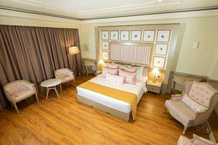 Room 3 of 20