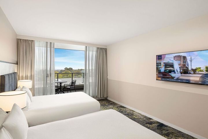 Room 102 of 163