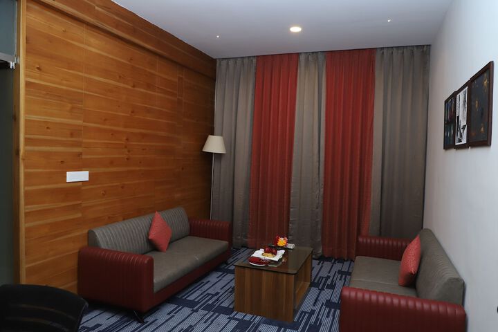 Room 27 of 48