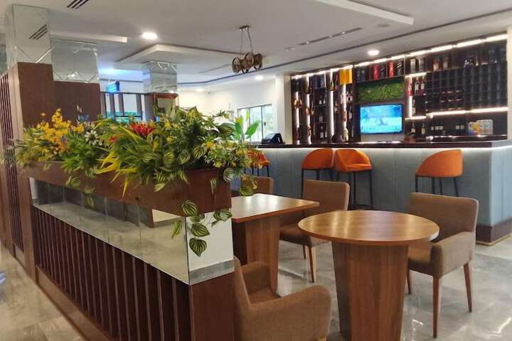 Lounge 58 of 69