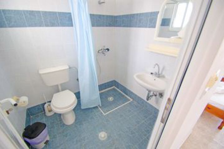 Room 6 of 24