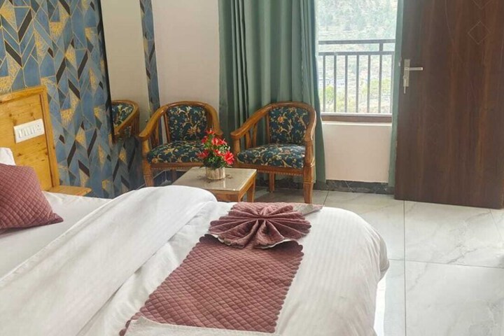Room 8 of 33