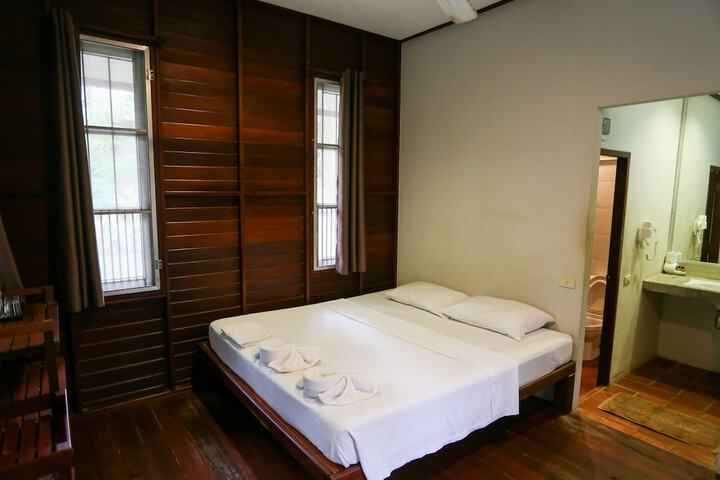 Room 16 of 96