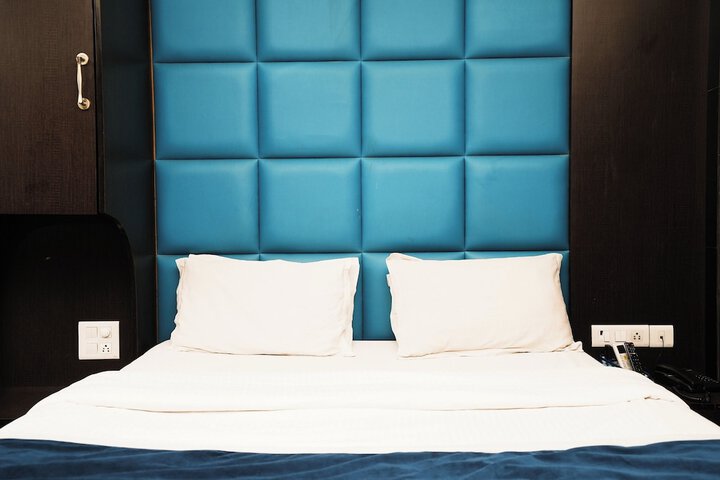 Room 10 of 27