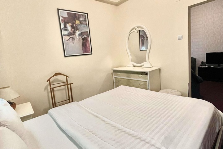 Room 27 of 151