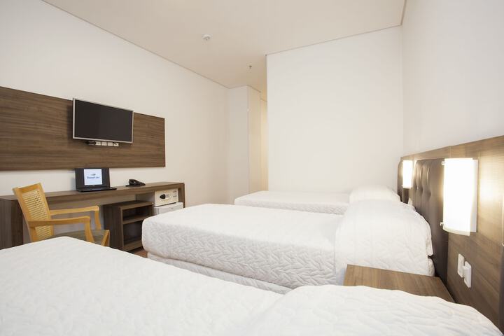 Room 9 of 38