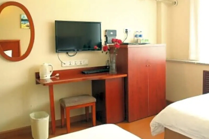Room 4 of 11