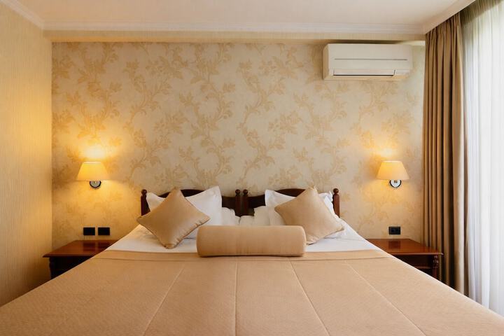 Room 6 of 42