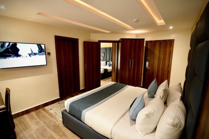 Room 2 of 12