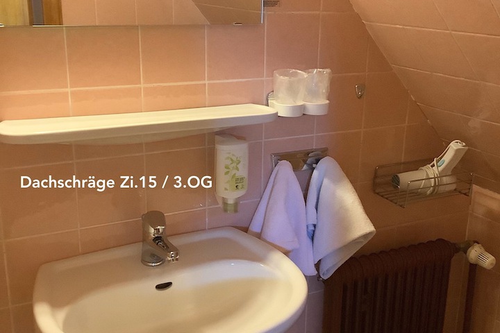 Room 47 of 106