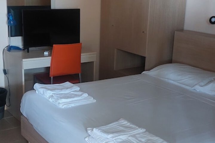 Room 15 of 64
