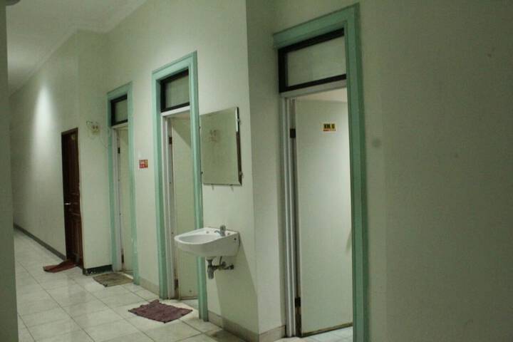 Room 13 of 19