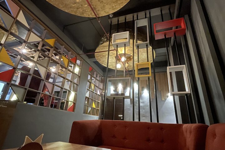 Lounge 86 of 93