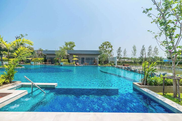 Pool 60 of 110