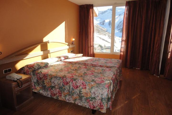 Room 28 of 63
