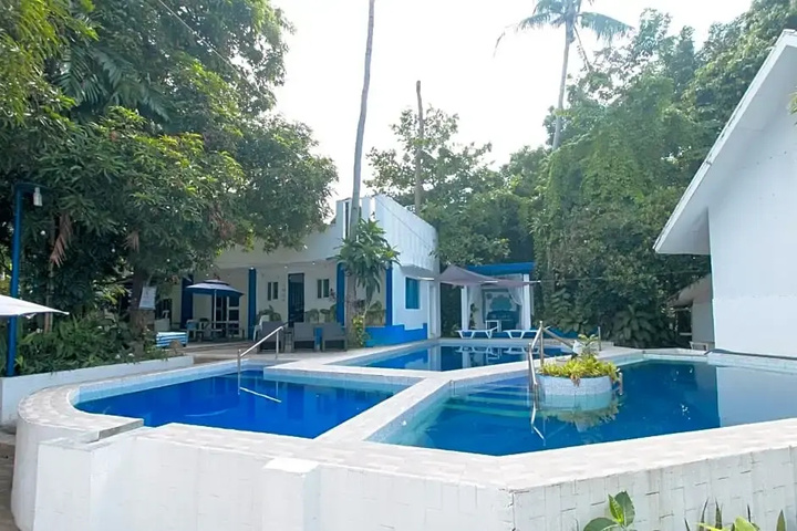 Pool 15 of 20