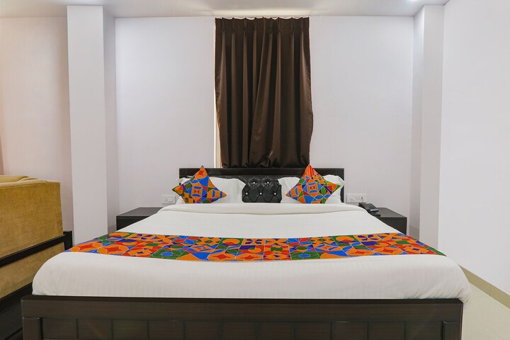 Room 9 of 31
